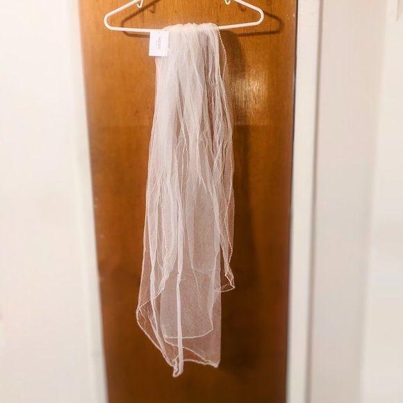 David's Bridal Pearl and Bead Veil V563 Ivory - Picture 1 of 15